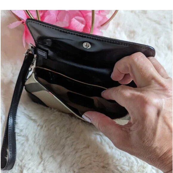 Burberry Wristlet with COA - Picture 2 of 6